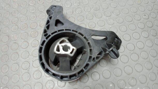Foto: MOTORTRÄGER eines Opel Astra 2.0 CDTI DPF XL