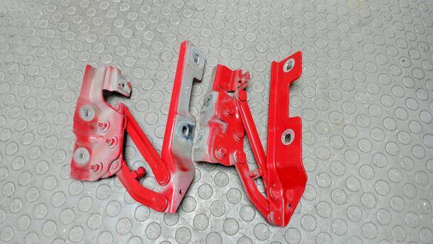 Foto: MOTORHAUBENSCHARNIERE SATZ eines Opel Astra 2.0 CDTI DPF XL