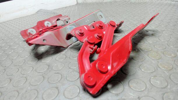 Foto: MOTORHAUBENSCHARNIERE SATZ eines Opel Astra 2.0 CDTI DPF XL