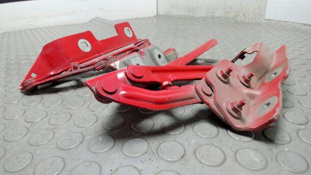 Foto: MOTORHAUBENSCHARNIERE SATZ eines Opel Astra 2.0 CDTI DPF XL