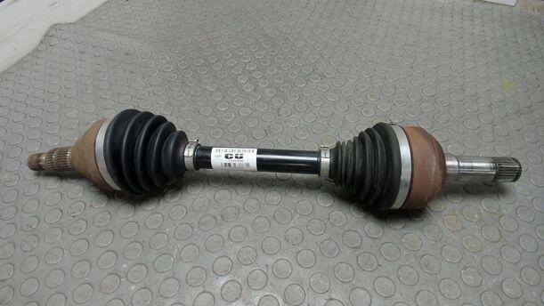 Foto: ANTRIEBSWELLE LINKS ( SCHALTGETRIEBE ) eines Opel Astra 2.0 CDTI DPF XL