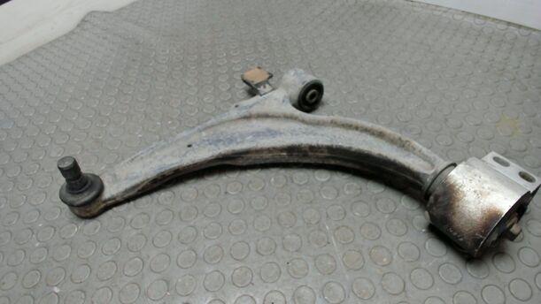 Foto: QUERLENKER LINKS eines Opel Astra 2.0 CDTI DPF XL