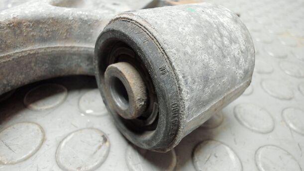 Foto: QUERLENKER LINKS eines Opel Astra 2.0 CDTI DPF XL