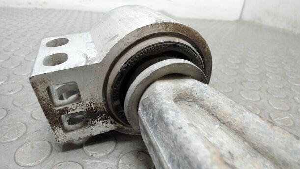 Foto: QUERLENKER LINKS eines Opel Astra 2.0 CDTI DPF XL