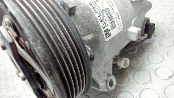 Foto: KLIMAKOMPRESSOR eines Opel Astra 2.0 CDTI DPF XL