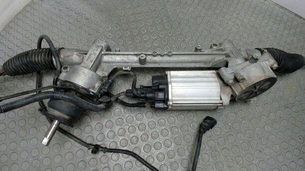 Foto: LENKGETRIEBE ELEKTRISCH / ELEKTROLENKUNG eines Opel Astra 2.0 CDTI DPF XL