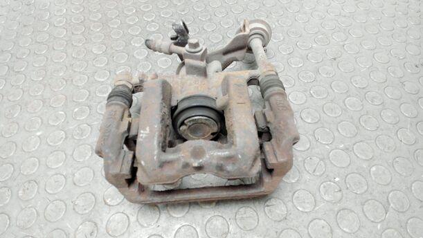 Foto: BREMSSATTEL HINTEN LINKS ( ELEKTRISCHE FESTSTELLBREMSE ) eines Opel Astra 2.0 CDTI DPF XL
