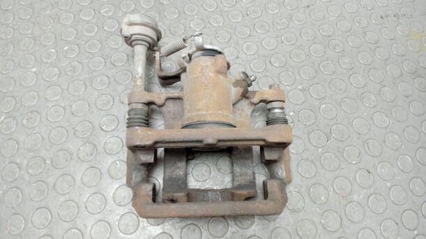 Foto: BREMSSATTEL HINTEN LINKS ( ELEKTRISCHE FESTSTELLBREMSE ) eines Opel Astra 2.0 CDTI DPF XL