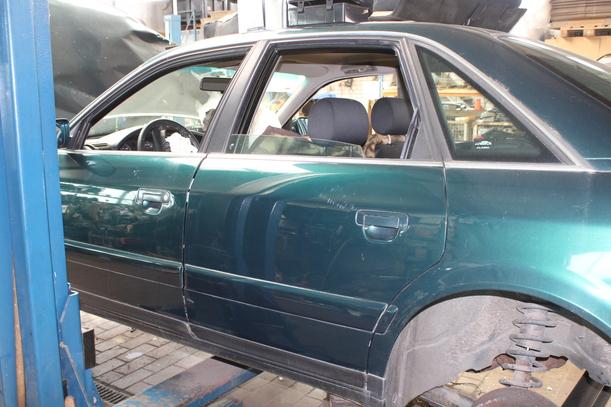Foto: TÜR HINTEN LINKS ( LIMOUSINE ) eines Audi A6 2.5 TDI XL