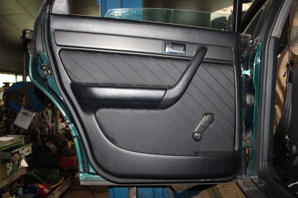 Foto: TÜR HINTEN LINKS ( LIMOUSINE ) eines Audi A6 2.5 TDI XL