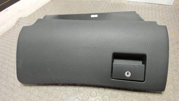 Foto: HANDSCHUHFACH eines Audi A6 2.5 TDI XL