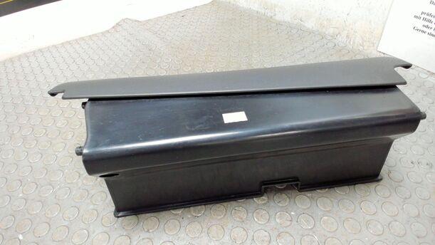 Foto: HANDSCHUHFACH eines Audi A6 2.5 TDI XL