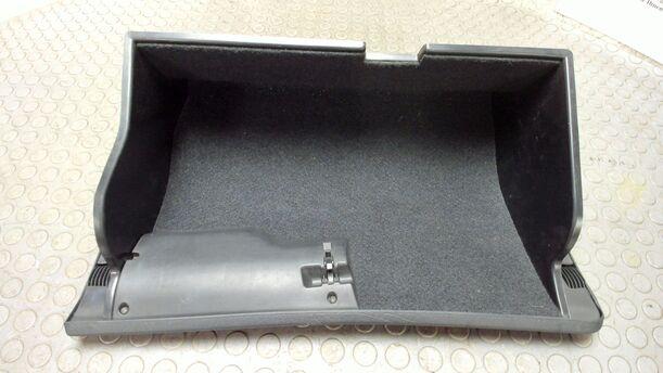 Foto: HANDSCHUHFACH eines Audi A6 2.5 TDI XL