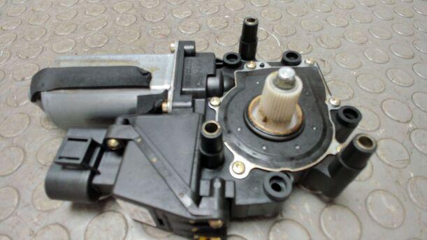 Foto: FENSTERHEBERMOTOR VORN LINKS eines Audi A6 2.5 TDI XL
