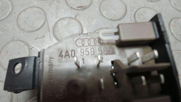 Foto: SCHALTER AUSSENSPIEGELVERSTELLUNG eines Audi A6 2.5 TDI XL