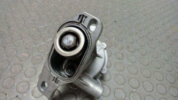 Foto: VAKUUMPUMPE / UNTERDRUCKPUMPE eines Audi A6 2.5 TDI XL