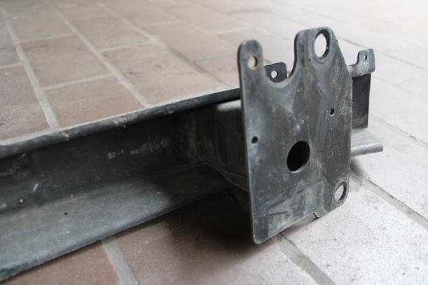 Foto: VERSTÄRKUNG VORN eines VW Polo XL