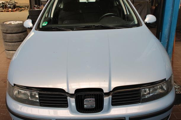 Foto: MOTORHAUBE eines Seat Leon 1.8 20V XL