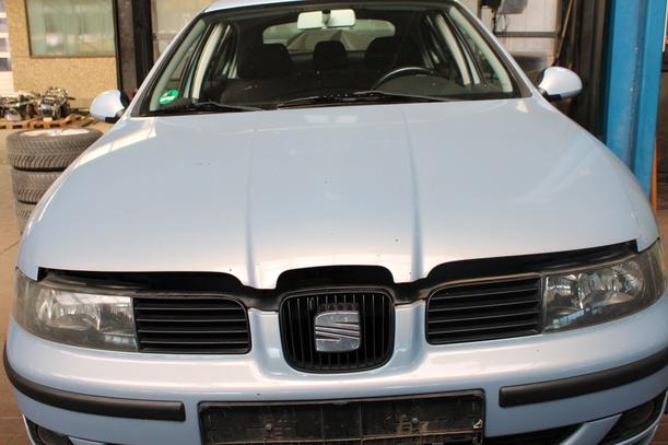 Foto: MOTORHAUBE eines Seat Leon 1.8 20V XL