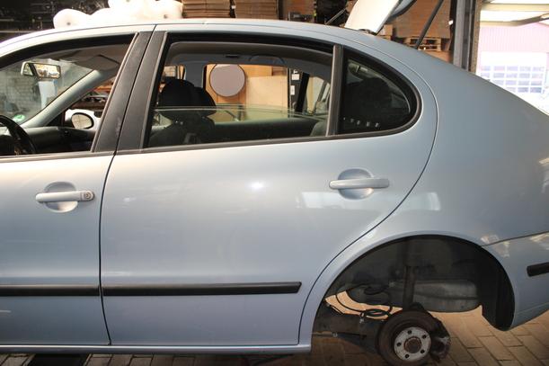 Foto: TÜR HINTEN LINKS eines Seat Leon 1.8 20V XL