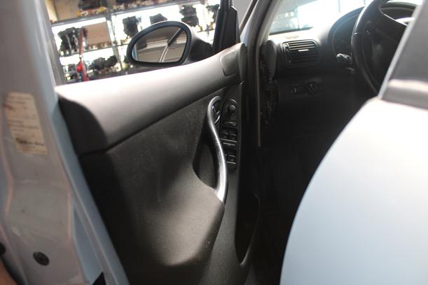 Foto: TÜR VORN LINKS ( 4/5 TÜRER ) eines Seat Leon 1.8 20V XL