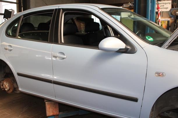 Foto: TÜR VORN RECHTS ( 4/5 TÜRER ) eines Seat Leon 1.8 20V XL