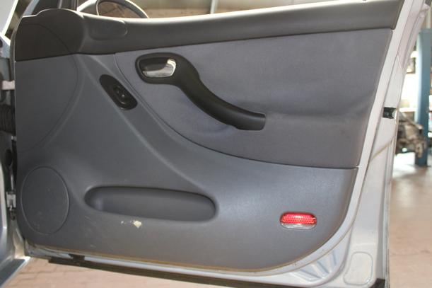 Foto: TÜR VORN RECHTS ( 4/5 TÜRER ) eines Seat Leon 1.8 20V XL