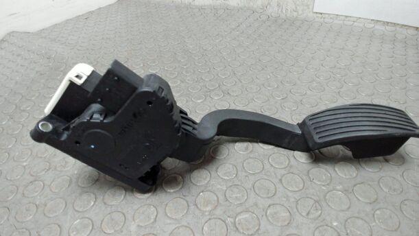 Foto: GASPEDAL ( SCHALTGETRIEBE ) eines Opel Corsa 1.4 16V XL