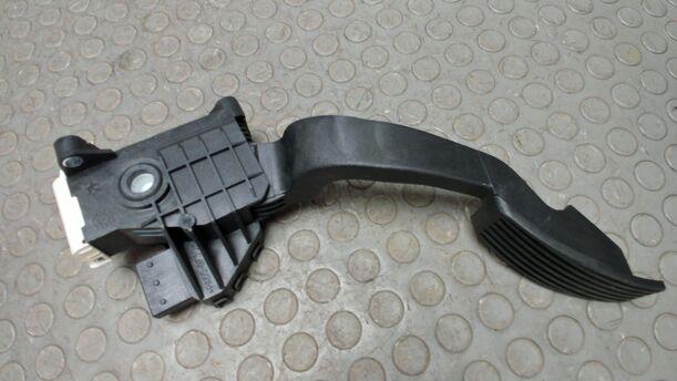 Foto: GASPEDAL ( SCHALTGETRIEBE ) eines Opel Corsa 1.4 16V XL