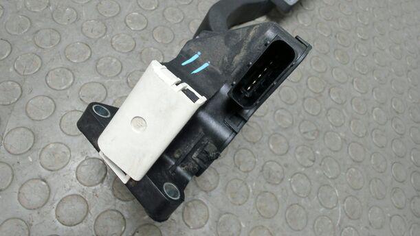 Foto: GASPEDAL ( SCHALTGETRIEBE ) eines Opel Corsa 1.4 16V XL