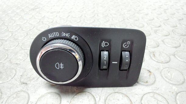 Foto: LICHTSCHALTER ( AUTOMATISCHES LICHT ) eines Opel Corsa 1.4 16V XL