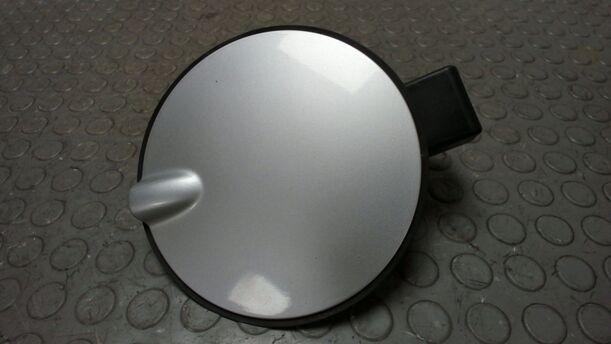 Foto: TANKKLAPPE / TANKDECKEL eines Opel Corsa 1.4 16V XL