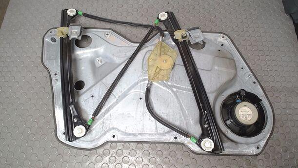 Foto: FENSTERHEBER ELEKTRISCH VORN RECHTS ( 4/5 TÜRER ) eines Seat Leon 1.8 20V