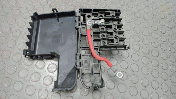 Foto: SICHERUNGSKASTEN BATTERIE eines Opel Corsa 1.4 16V