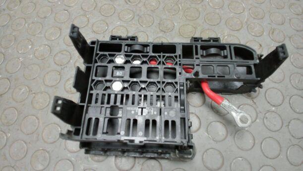Foto: SICHERUNGSKASTEN BATTERIE eines Opel Corsa 1.4 16V
