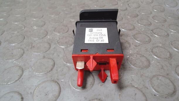 Foto: KONTROLLLEUCHTE/ WARNLEUCHTE AIRBAG OFF eines Seat Leon 1.8 20V