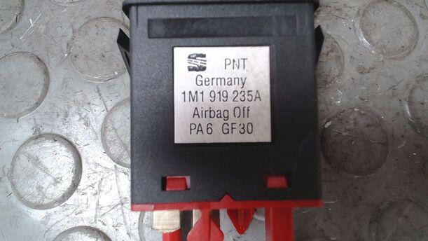 Foto: KONTROLLLEUCHTE/ WARNLEUCHTE AIRBAG OFF eines Seat Leon 1.8 20V