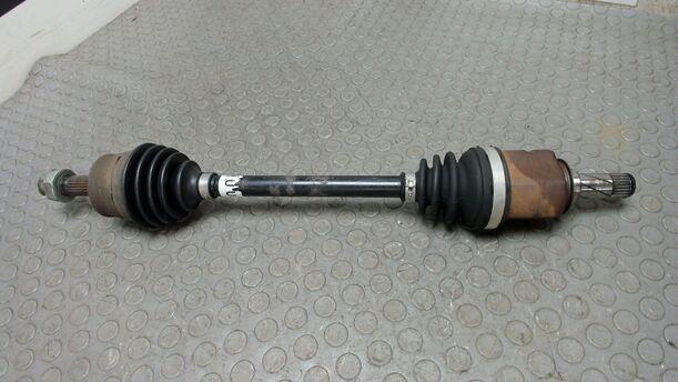 Foto: ANTRIEBSWELLE LINKS ( SCHALTGETRIEBE ) eines Opel Corsa 1.4 16V