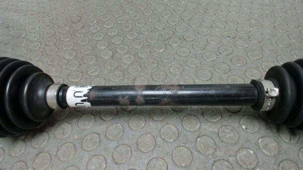Foto: ANTRIEBSWELLE LINKS ( SCHALTGETRIEBE ) eines Opel Corsa 1.4 16V