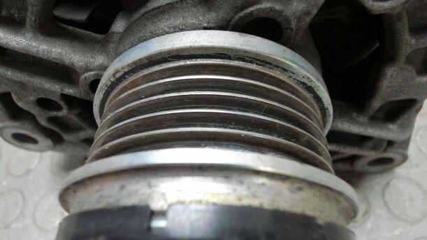 Foto: LICHTMASCHINE / STARTER ( 120 A ) eines Opel Corsa 1.4 16V