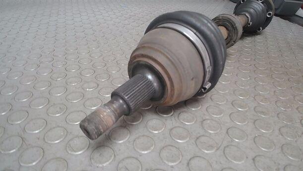 Foto: ANTRIEBSWELLE LINKS ( SCHALTGETRIEBE ) eines Seat Leon 1.8 20V