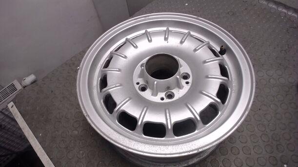 Foto: ALUFELGE 6X14 ET30 eines Mercedes-Benz 250S