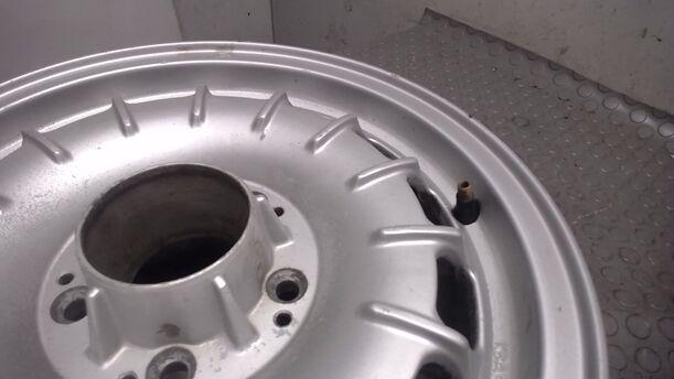 Foto: ALUFELGE 6X14 ET30 eines Mercedes-Benz 250S