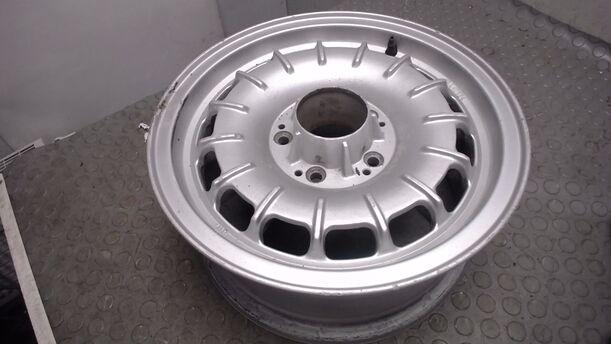 Foto: ALUFELGE 6X14 ET30 eines Mercedes-Benz 250S