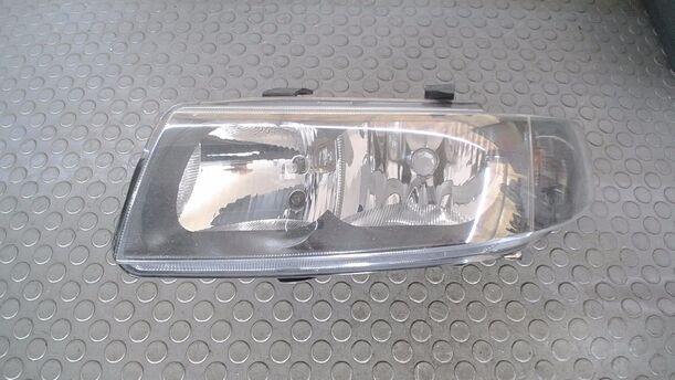 Foto: SCHEINWERFER LINKS ( VALEO ) eines Seat Leon 1.8 20V Lounge
