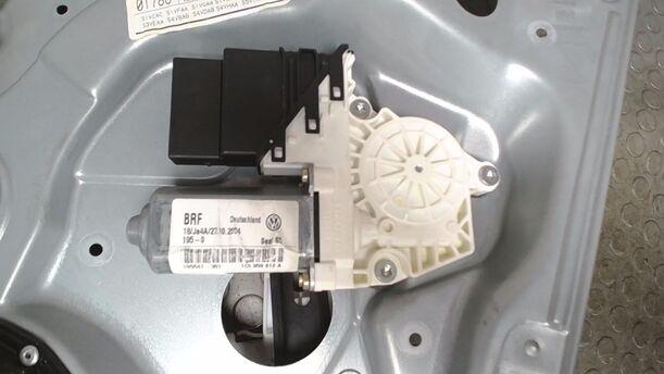Foto: FENSTERHEBER ELEKTRISCH HINTEN RECHTS eines Seat Leon 1.8 20V Lounge