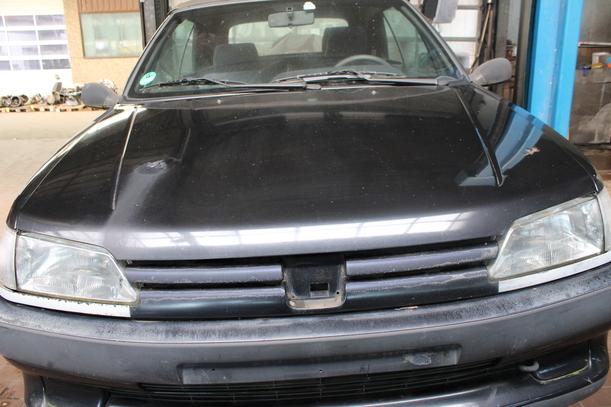 Foto: MOTORHAUBE ( BIS 1997 ) eines Peugeot 306 Cabriolet 1.8 Lounge