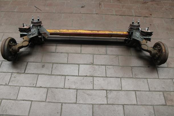 Foto: HINTERACHSE eines Peugeot 306 Cabriolet 1.8 Lounge