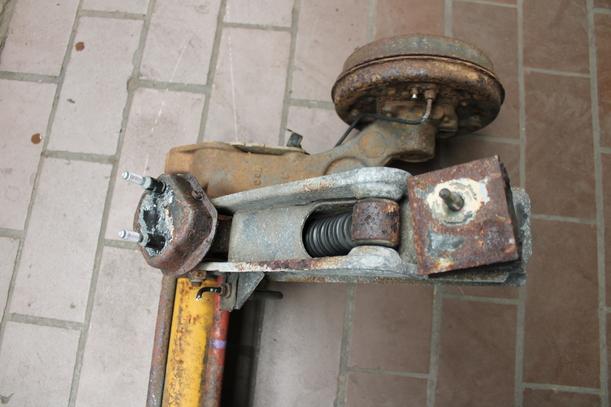Foto: HINTERACHSE eines Peugeot 306 Cabriolet 1.8 Lounge