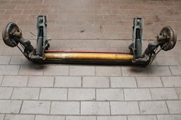 Foto: HINTERACHSE eines Peugeot 306 Cabriolet 1.8 Lounge